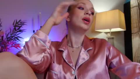 Snapshot of novahollis chatting on 03-31-26, 06:47 NovaX online show from 03-31-26, 06:47