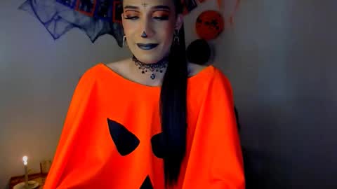 Snapshot of novanyx11 chatting on 10-31-25, 10:33 Nova... online show from 10-31-25, 10:33