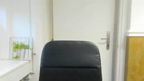 Snapshot of novasmilee chatting on 12-17-25, 11:49 novasmilee online show from 12-17-25, 11:49