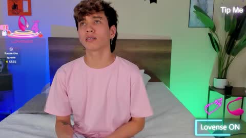 Snapshot of novaybrian chatting on 10-09-25, 04:43 NovayBrian online show from 10-09-25, 04:43