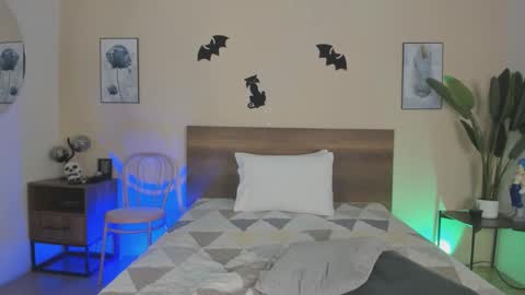 Snapshot of novaybrian chatting on 10-12-25, 04:55 NovayBrian online show from 10-12-25, 04:55