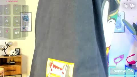 Snapshot of novaybrian chatting on 10-18-25, 04:37 NovayBrian online show from 10-18-25, 04:37