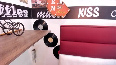 Snapshot of novi_rosse chatting on 12-17-24, 11:39 Novi online show from 12-17-24, 11:39