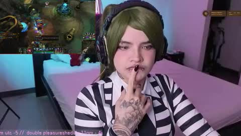 Snapshot of noxarcanee chatting on 10-10-25, 05:28 Goth Darling online show from 10-10-25, 05:28