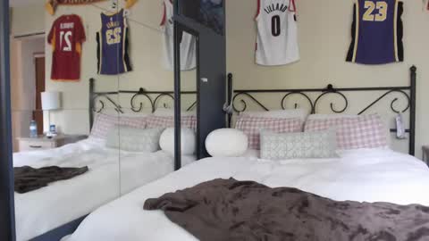 Nick and Tiffany online show from 10-06-25, 05:21