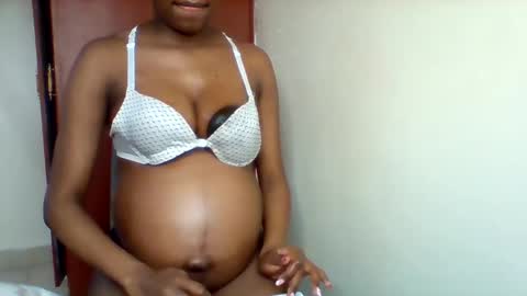 Snapshot of nubian_queen1033 chatting on 09-21-25, 04:14 happie online show from 09-21-25, 04:14