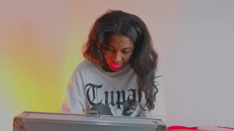 Snapshot of nude2557940 chatting on 11-25-25, 07:19 Channel Cox online show from 11-25-25, 07:19