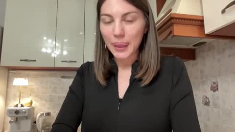 Snapshot of nursedoll chatting on 09-08-25, 04:28 Ema online show from 09-08-25, 04:28