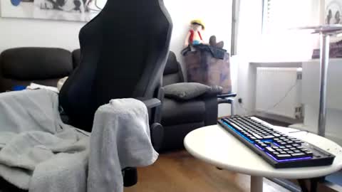 nursefan online show from 06-19-26, 10:52