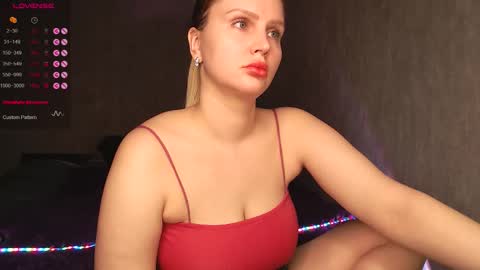 Snapshot of nutcrewlove chatting on 11-12-25, 11:03 WEELCOMEEEEEEEEEE online show from 11-12-25, 11:03