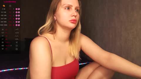 Snapshot of nutcrewlove chatting on 12-20-25, 09:44 WEELCOMEEEEEEEEEE online show from 12-20-25, 09:44