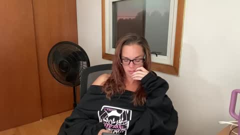 Snapshot of nxtdoornikki chatting on 09-27-25, 11:43 NxtDoorNikki online show from 09-27-25, 11:43