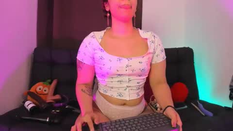 Snapshot of nyalgasai1 chatting on 03-05-25, 04:02 Nia online show from 03-05-25, 04:02