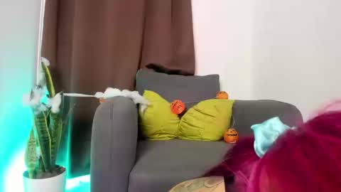 Snapshot of nyalgasai1 chatting on 10-15-25, 12:11 Nia online show from 10-15-25, 12:11