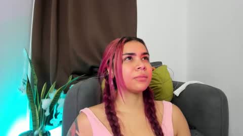 Snapshot of nyalgasai1 chatting on 10-20-25, 02:01 Nia online show from 10-20-25, 02:01