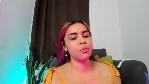 Snapshot of nyalgasai1 chatting on 10-20-25, 10:43 Nia online show from 10-20-25, 10:43