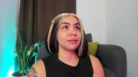 Snapshot of nyalgasai1 chatting on 11-07-25, 11:49 Nia online show from 11-07-25, 11:49