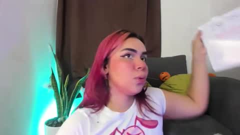 Snapshot of nyalgasai1 chatting on 11-11-25, 03:06 Nia online show from 11-11-25, 03:06