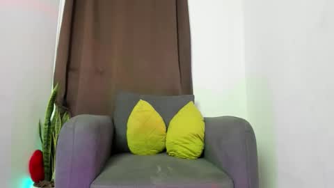 Snapshot of nyalgasai1 chatting on 12-14-25, 04:29 Nia online show from 12-14-25, 04:29