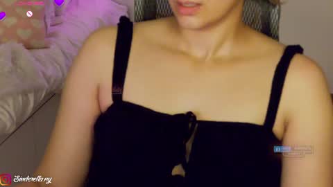 Snapshot of nylaahhh chatting on 06-10-26, 01:17 Nylaah online show from 06-10-26, 01:17