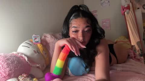 nylasinns online show from 05-17-26, 02:42