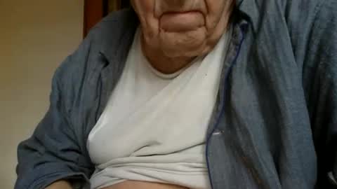 Snapshot of nymouf chatting on 12-14-25, 09:47 nymouf online show from 12-14-25, 09:47