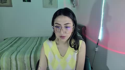 Snapshot of nymph_frida chatting on 02-12-25, 08:16 Frida online show from 02-12-25, 08:16