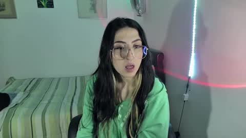 Snapshot of nymph_frida chatting on 02-17-25, 12:05 Frida online show from 02-17-25, 12:05