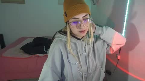 Snapshot of nymph_frida chatting on 09-10-25, 06:13 Frida online show from 09-10-25, 06:13