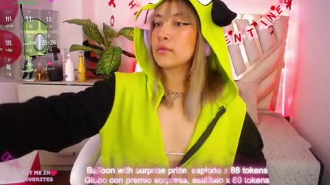 Alex   .    online show from 02-12-25, 09:22