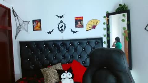 Snapshot of nyx_halfmoon chatting on 05-19-26, 07:20 Heidy online show from 05-19-26, 07:20