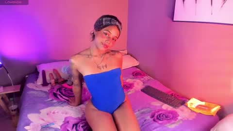 Snapshot of nyxmoonhells chatting on 10-06-25, 07:55 Nyx online show from 10-06-25, 07:55