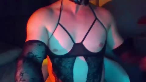 Snapshot of obscuraboy chatting on 05-07-26, 11:32 Doxy online show from 05-07-26, 11:32