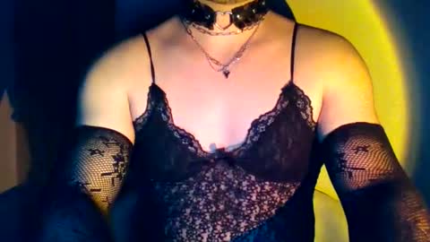 Snapshot of obscuraboy chatting on 05-17-26, 11:01 Doxy online show from 05-17-26, 11:01