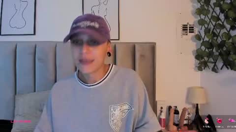 Snapshot of obsession_mine chatting on 07-17-26, 08:03 Sara Help me reach 1000 followers online show from 07-17-26, 08:03