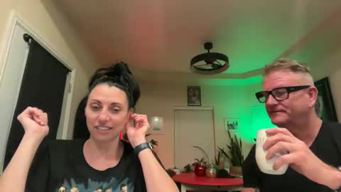 Snapshot of obsidianheartsx chatting on 11-22-25, 10:58 SimplyUs online show from 11-22-25, 10:58