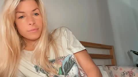 hi im Janasmall boobs big heart  warm pussy  online show from 04-11-26, 09:46