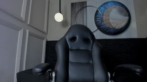 independent model online show from 12-07-24, 11:29