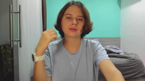 Snapshot of octopussy69x chatting on 12-17-24, 11:49 Evie online show from 12-17-24, 11:49