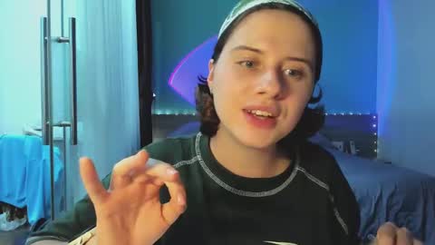 Snapshot of octopussy69x chatting on 12-30-24, 11:59 Evie online show from 12-30-24, 11:59