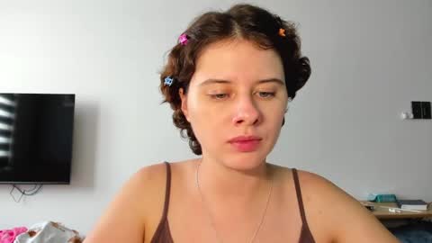 Evie online show from 04-11-26, 06:40