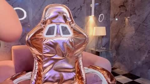 Snapshot of odette_b chatting on 11-26-25, 04:02 odette_b online show from 11-26-25, 04:02