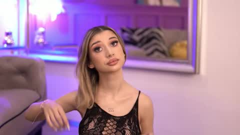 Odette online show from 10-15-25, 05:07