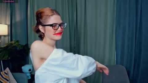 Snapshot of odettechurchwell chatting on 09-17-25, 04:25 Eli online show from 09-17-25, 04:25