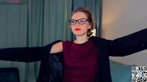 Snapshot of odettechurchwell chatting on 11-05-25, 04:12 Eli online show from 11-05-25, 04:12