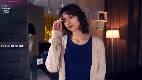 Snapshot of odettehatt chatting on 03-06-25, 04:07 Thea online show from 03-06-25, 04:07