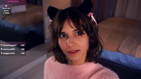 Snapshot of odettehatt chatting on 03-09-25, 06:32 Thea online show from 03-09-25, 06:32