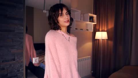 Snapshot of odettehatt chatting on 03-09-25, 09:36 Thea online show from 03-09-25, 09:36