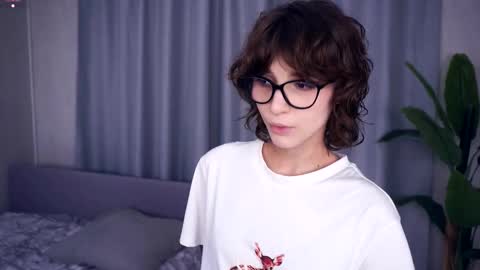 Snapshot of odettehatt chatting on 10-15-25, 07:47 Thea online show from 10-15-25, 07:47