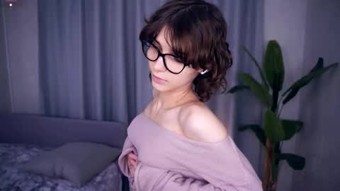 Snapshot of odettehatt chatting on 10-22-25, 07:02 Thea online show from 10-22-25, 07:02